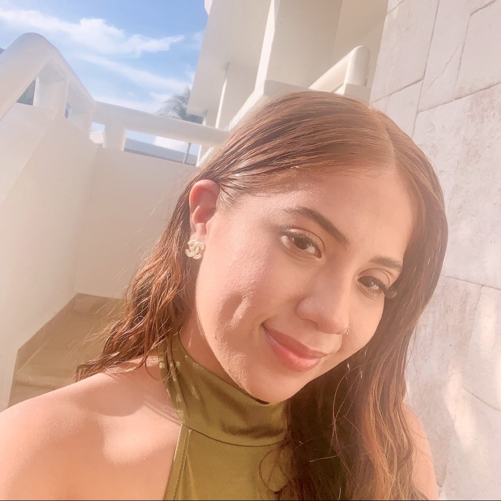 Meet your Posher, Esmeralda